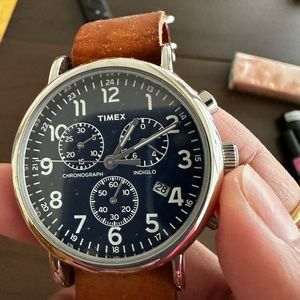 Gently used. Unisex timex watch, battery in working condition.